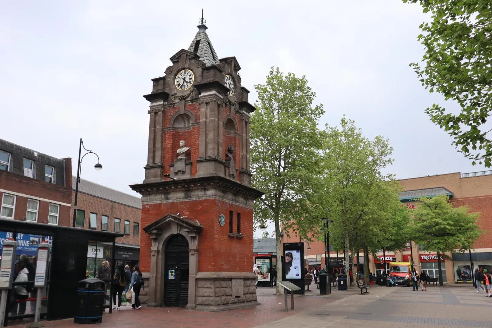 Local electrician near Bexleyheath Clock Tower in Bexleyheath for domestic and commercial electrical work