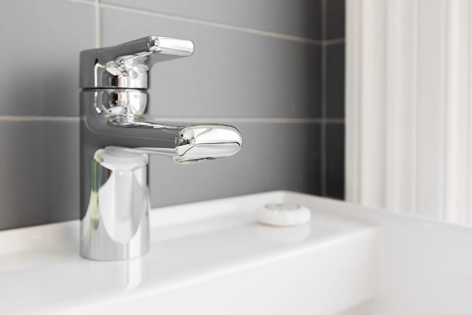 Bathroom fittings and plumbing components